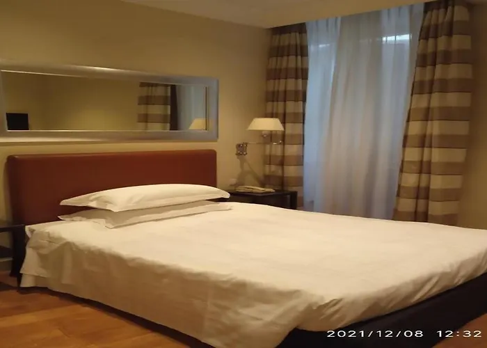 Otel Santa Chiara Roma